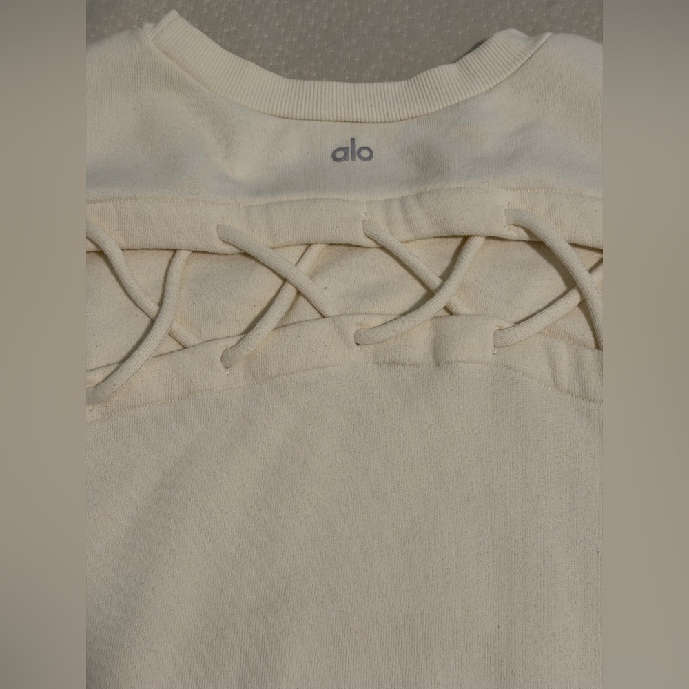 Alo Sweatshirt Cream Crosshatch Back and Long Sleeves - Picture 3 of 8